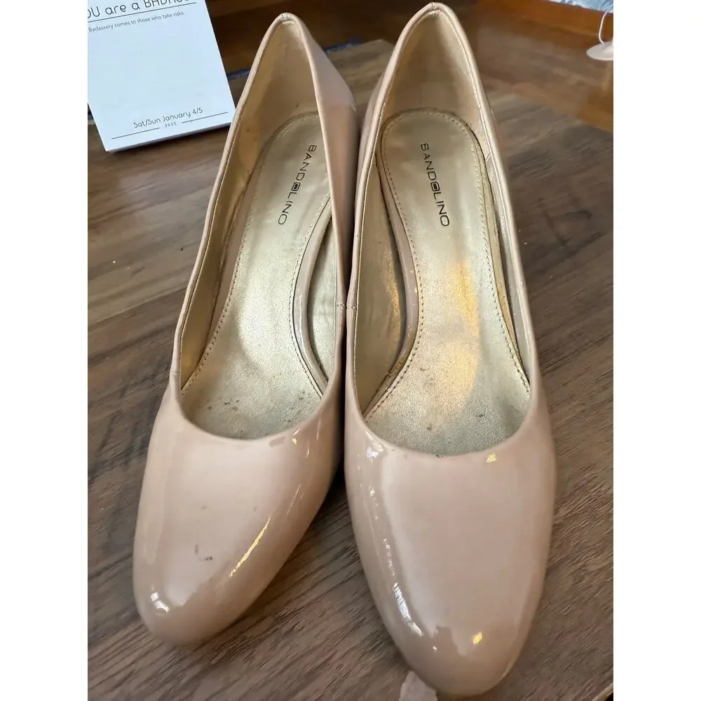 6/$25 Bandolino Beige Patent Leather Rounded Toe